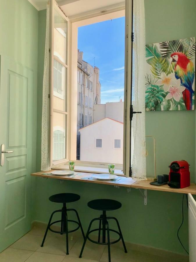 Sunny Vieux Port Apartment